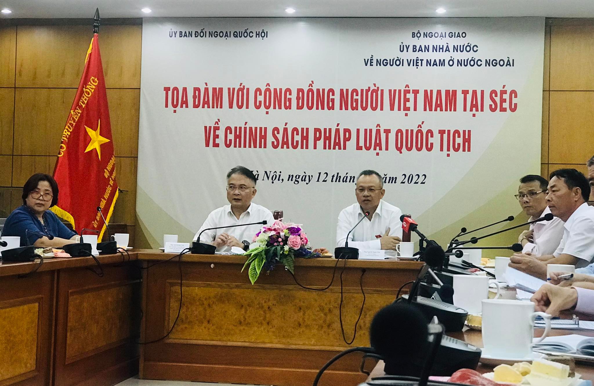 Tiếp thu ý kiến đóng góp của kiều bào tại Séc về chính sách pháp luật quốc tịch