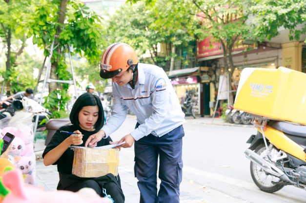 Cảnh báo hành vi mạo danh bưu tá nhân viên EMS để lừa đảo