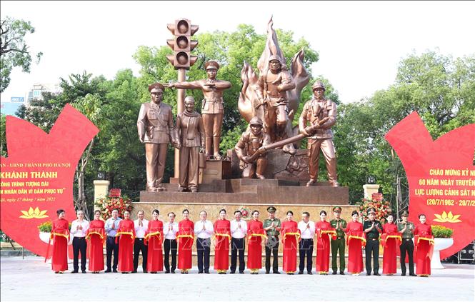 Khánh thành Tượng đài “Công an nhân dân vì dân phục vụ” tại Hà Nội