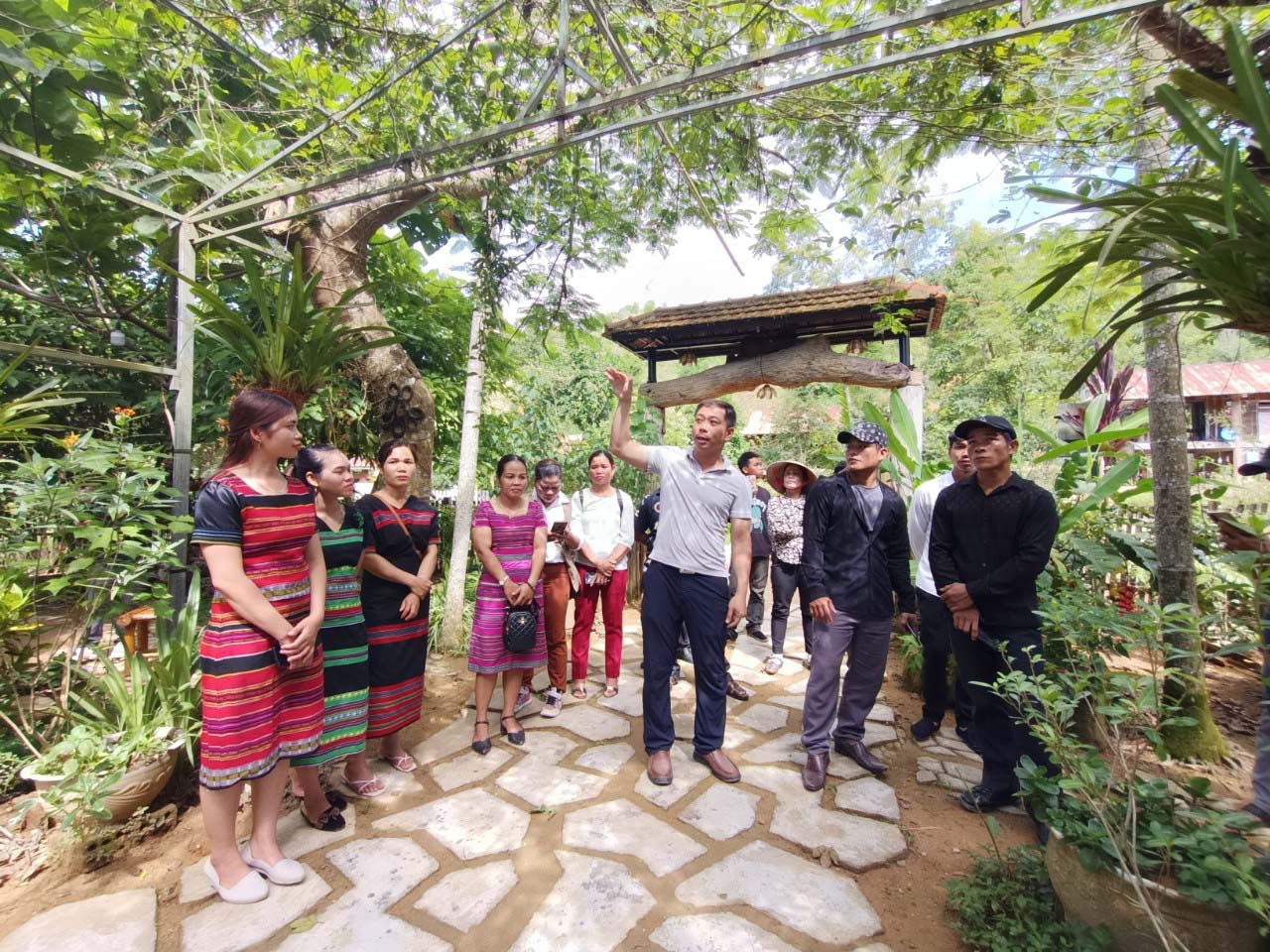 Trang bị kỹ năng marketing du lịch sinh thái cho cộng đồng dân tộc thiểu số