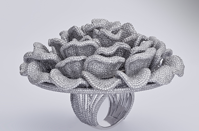 Chiếc nhẫn được gắn nhiều kim cương nhất thế giới