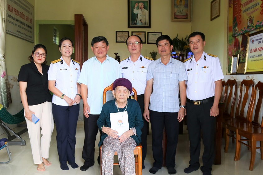 Tổng công ty Tân Cảng Sài Gòn tổ chức nhiều hoạt động đền ơn đáp nghĩa