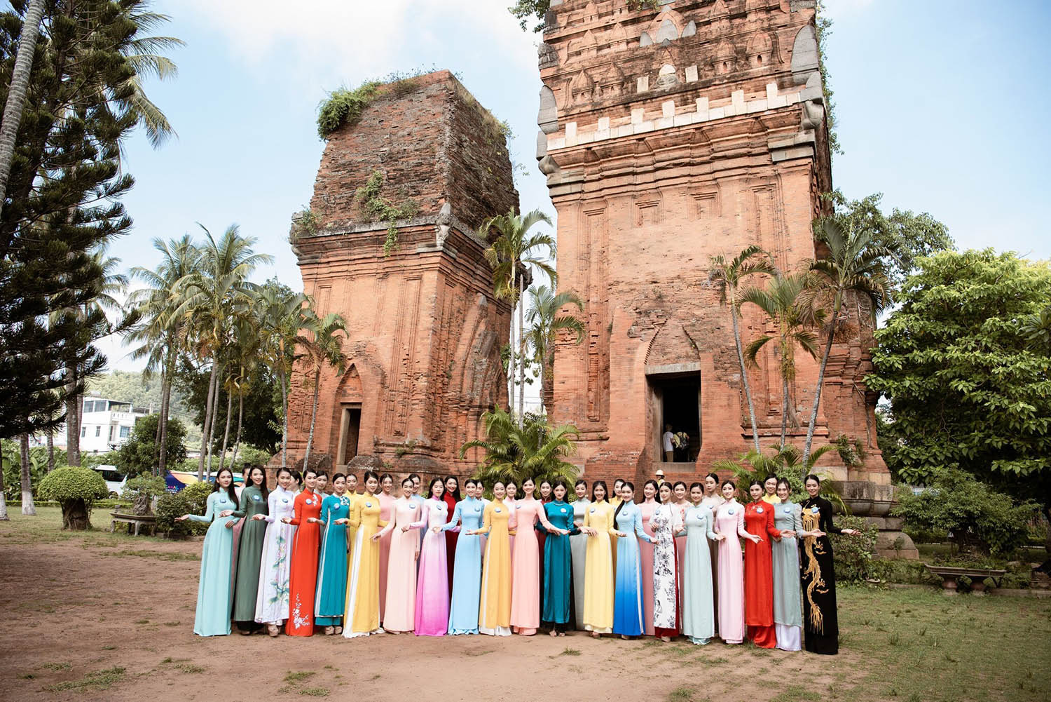 Top 38 Miss World Vietnam 2022 bắt đầu chuỗi hoạt động vòng chung kết tại MerryLand Quy Nhơn