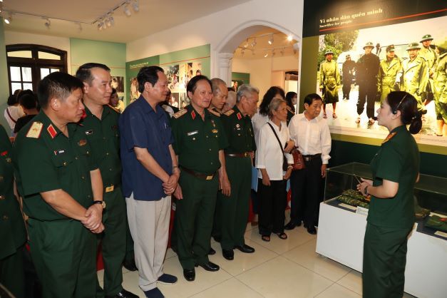 Trưng bày hơn 300 hình ảnh, tài liệu, hiện vật tại Triển lãm “Tri ân đồng đội”