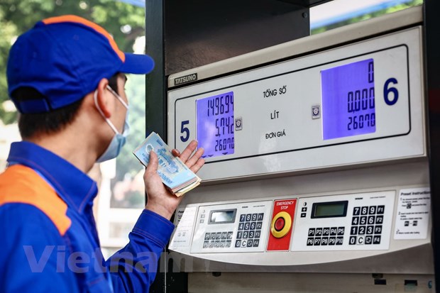 Giá xăng RON95 giảm mạnh hơn 3 600 đồng lít