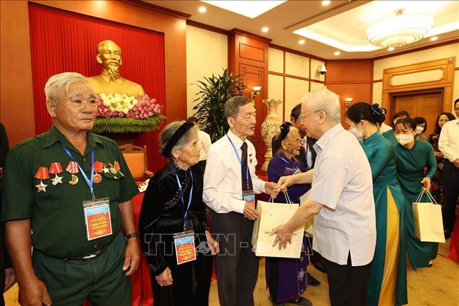 Tổng Bí thư Nguyễn Phú Trọng gặp mặt các đại biểu người có công tiêu biểu toàn quốc