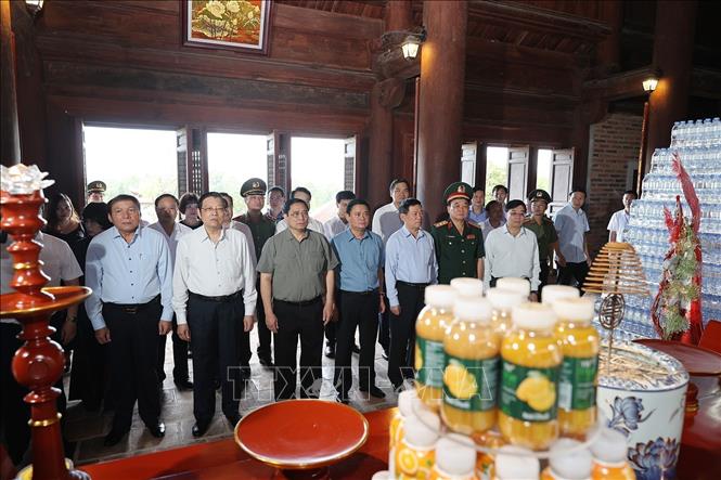 Thủ tướng dâng hương tưởng niệm Chủ tịch Hồ Chí Minh, tri ân các Anh hùng liệt sĩ