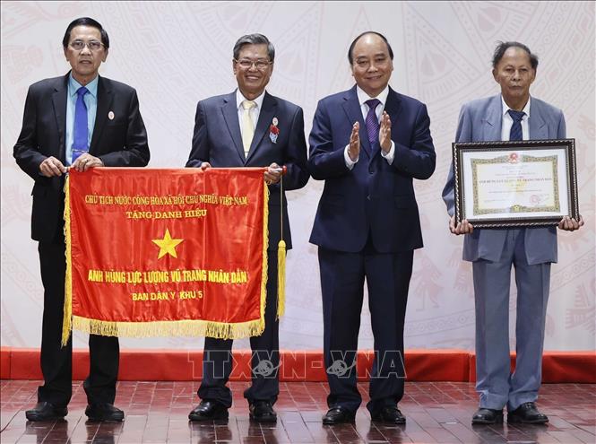 Chủ tịch nước trao danh hiệu Anh hùng LLVT nhân dân cho Ban Dân y Khu 5
