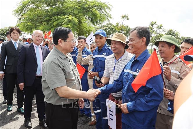 Thủ tướng thăm vùng sản xuất nông nghiệp công nghệ cao của Tập đoàn TH tại Nghệ An