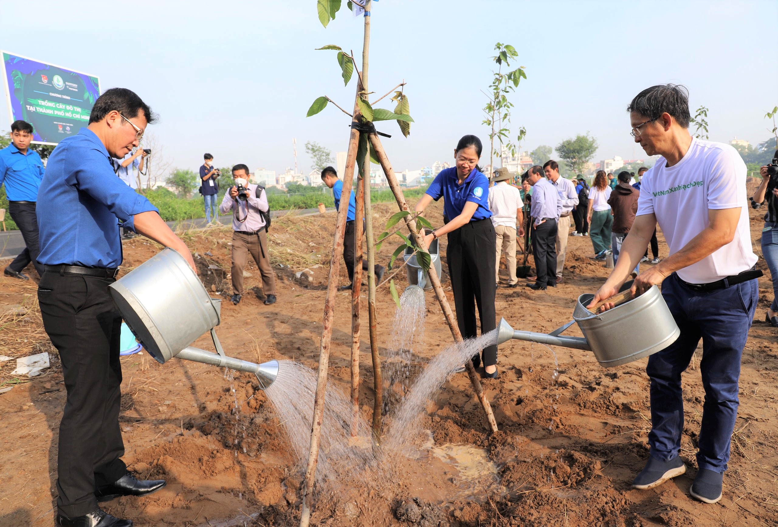 Trồng mới 500 cây xanh tại TP Hồ Chí Minh