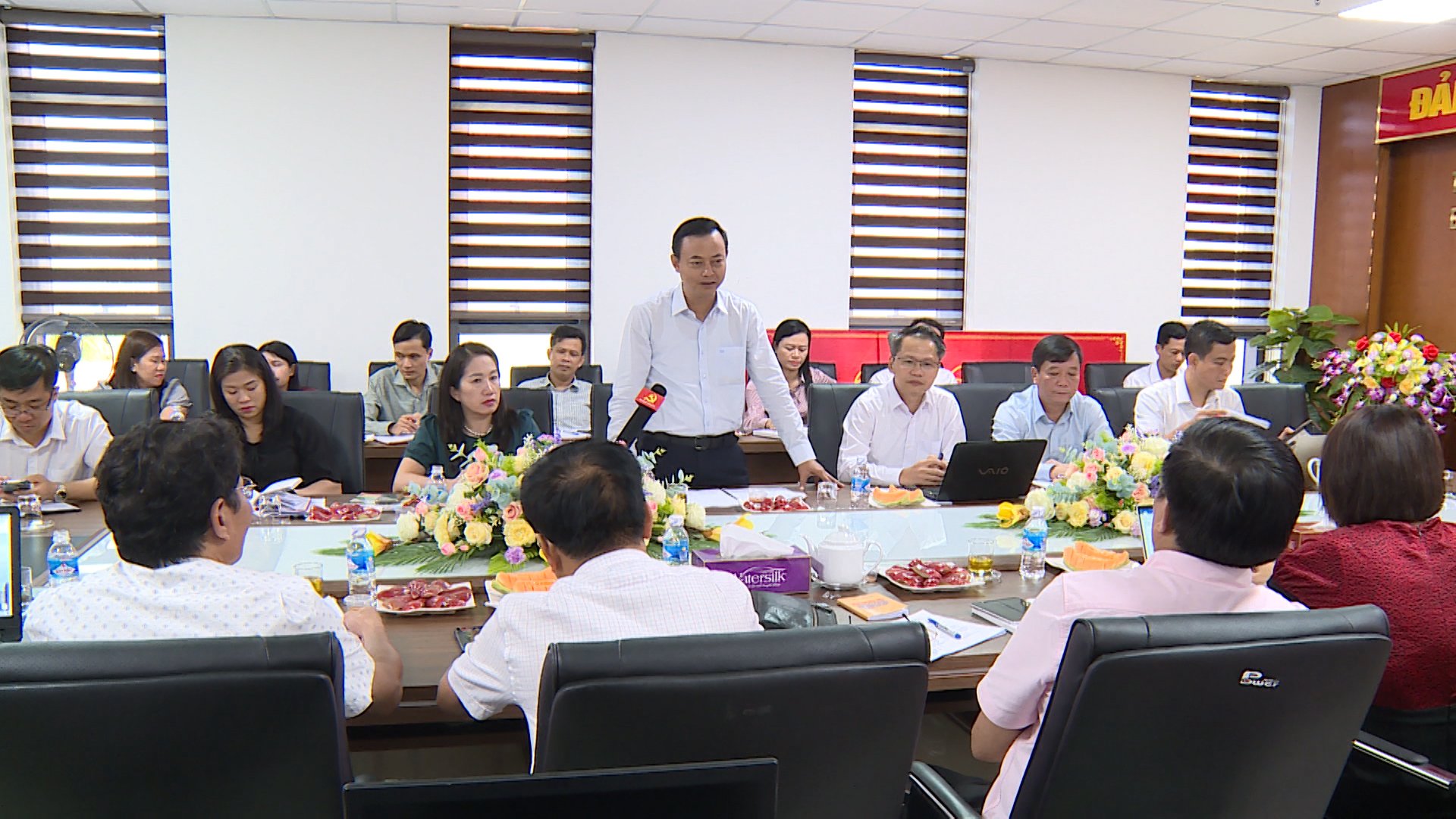 Hà Tĩnh Gắn học tập, làm theo gương Bác với thực hiện Nghị quyết của Đảng