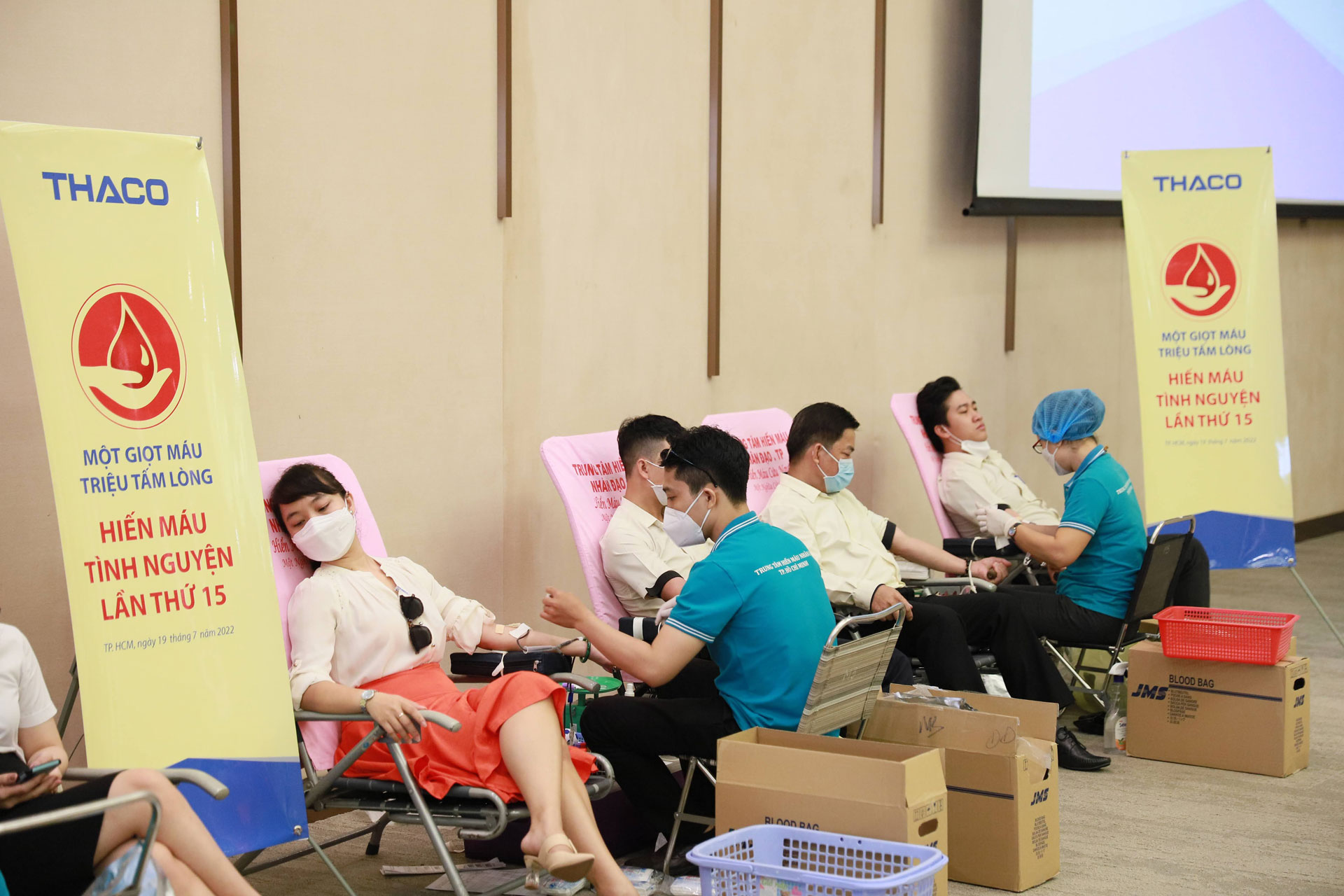 THACO tổ chức chương trình hiến máu tình nguyện năm 2022