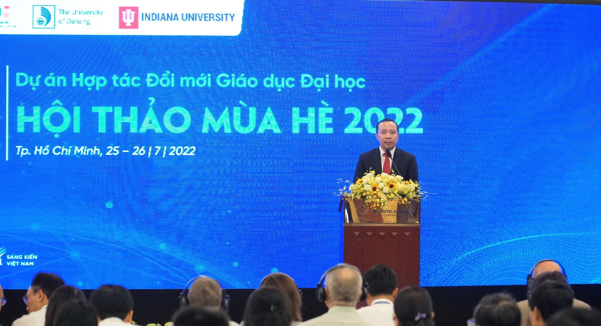Xây dựng các mô hình hỗ trợ trường đại học Việt Nam phát triển