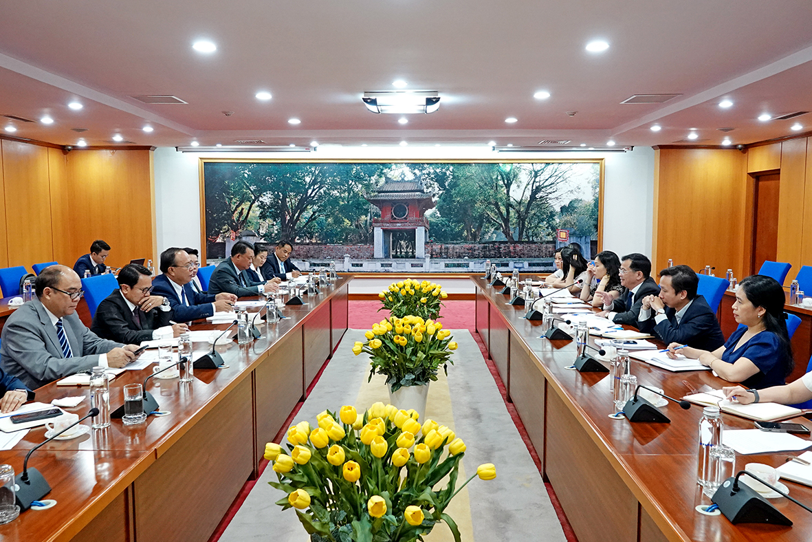 Tăng cường hợp tác tài chính giữa Việt Nam và Lào