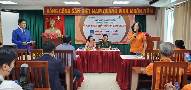 Hơn 5 000 người tham gia đi bộ vì nạn nhân chất độc da cam dioxin