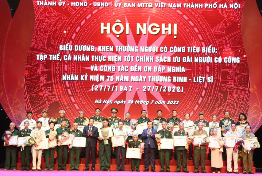 Hà Nội biểu dương, khen thưởng người có công tiêu biểu