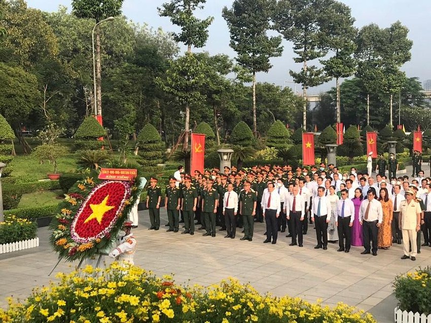 Lãnh đạo TP Hồ Chí Minh dâng hương tưởng niệm các anh hùng liệt sĩ
