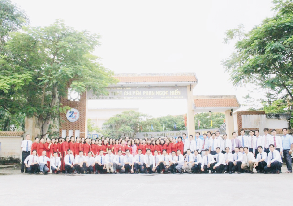 Trường THPT Chuyên Phan Ngọc Hiển Chặng đường 30 năm xây dựng và phát triển