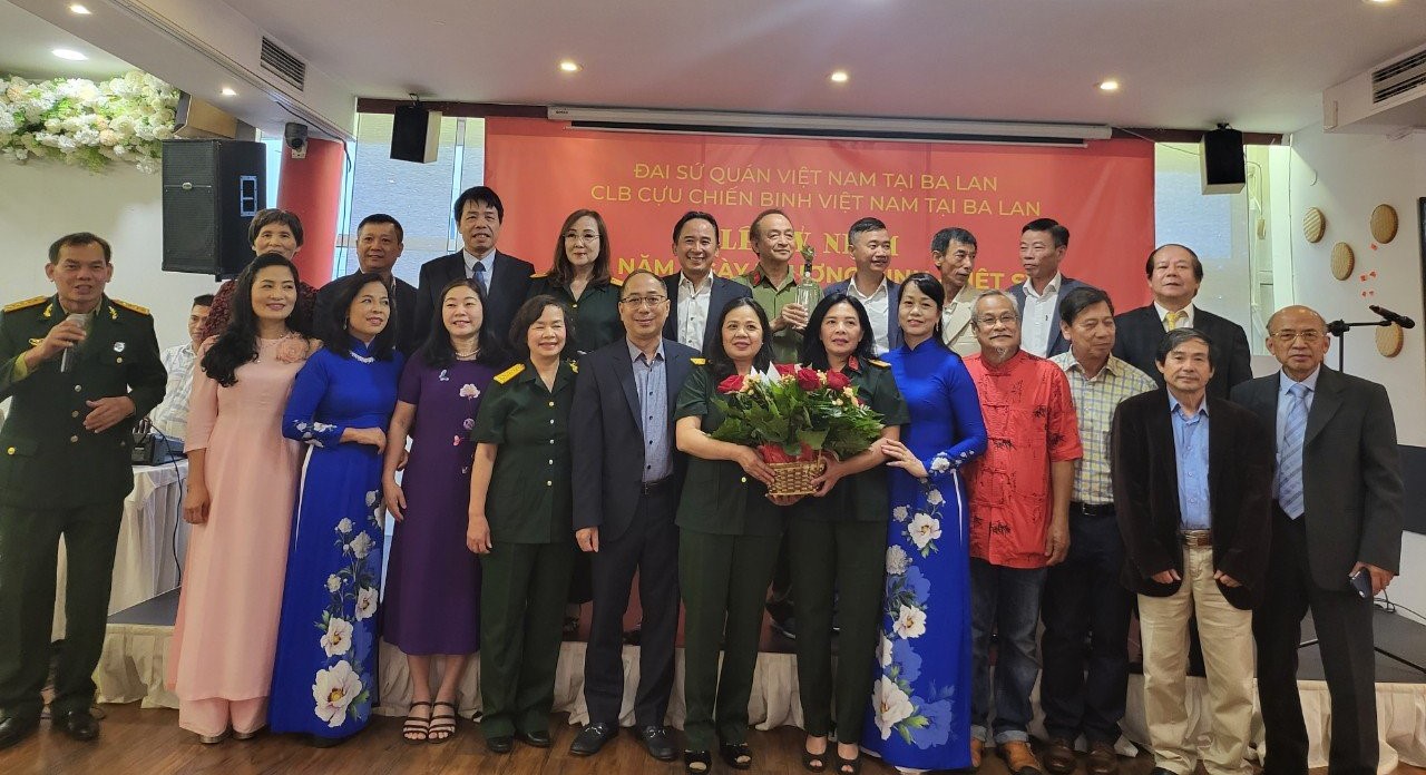 Kỷ niệm 75 năm Ngày Thương binh – Liệt sĩ tại Ba Lan
