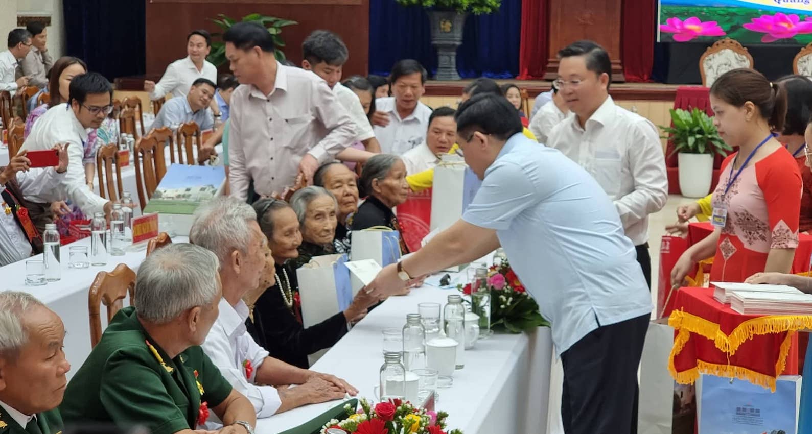 Chủ tịch Quốc hội gặp mặt người có công với cách mạng tiêu biểu tỉnh Quảng Nam