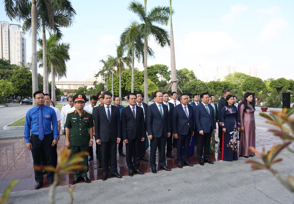 Lãnh đạo TP Hà Nội dâng hương tưởng niệm các Anh hùng liệt sĩ