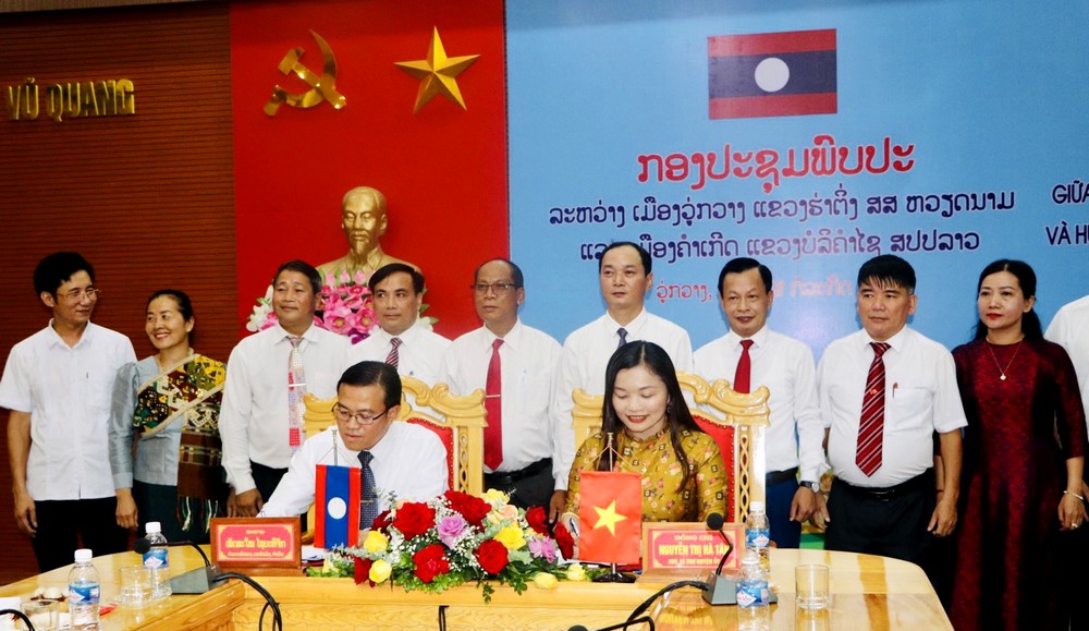 Đẩy mạnh hợp tác toàn diện giữa Vũ Quang Hà Tĩnh và Khăm Cợt Lào
