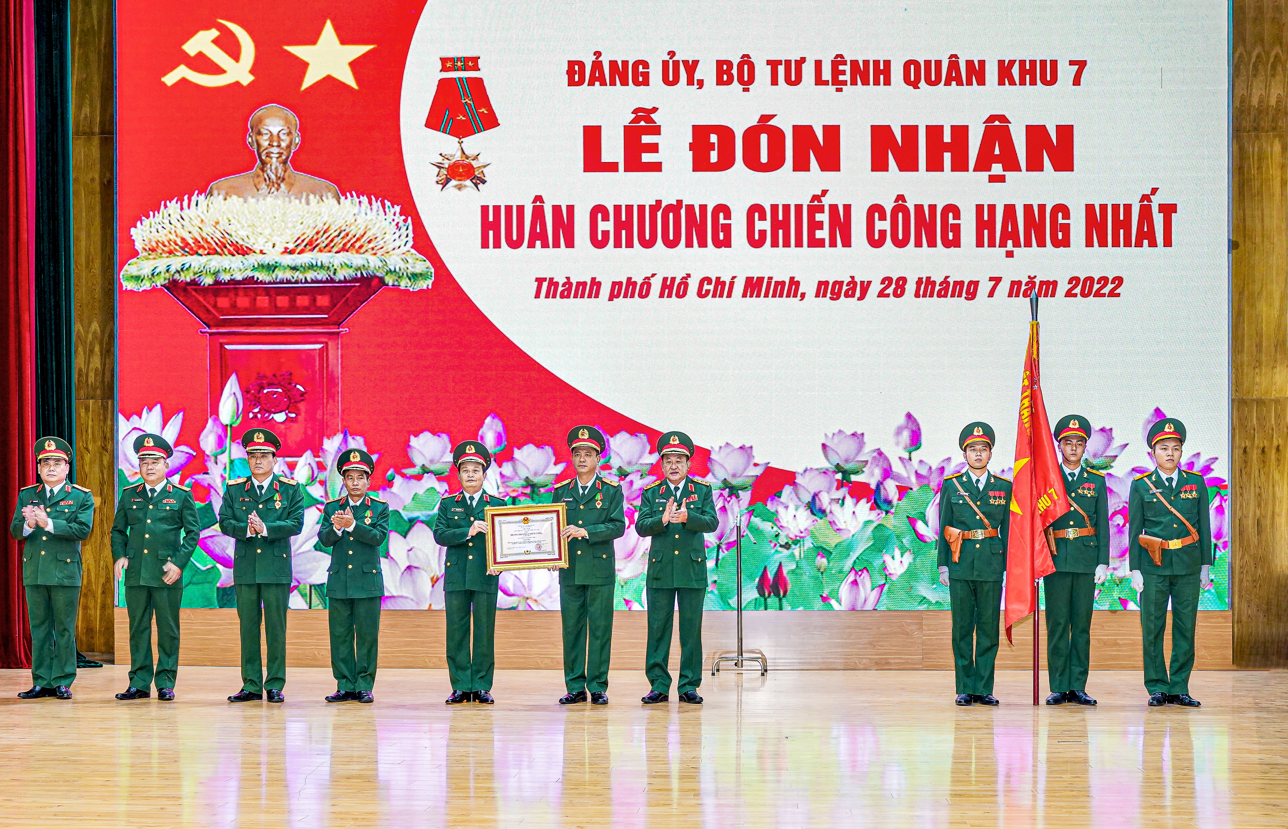 Lực lượng vũ trang Quân khu 7 xuất sắc trong công tác “chống dịch, cứu dân”