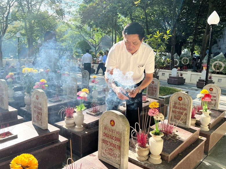 Bài 4 Thương lắm… Trường Sơn ơi