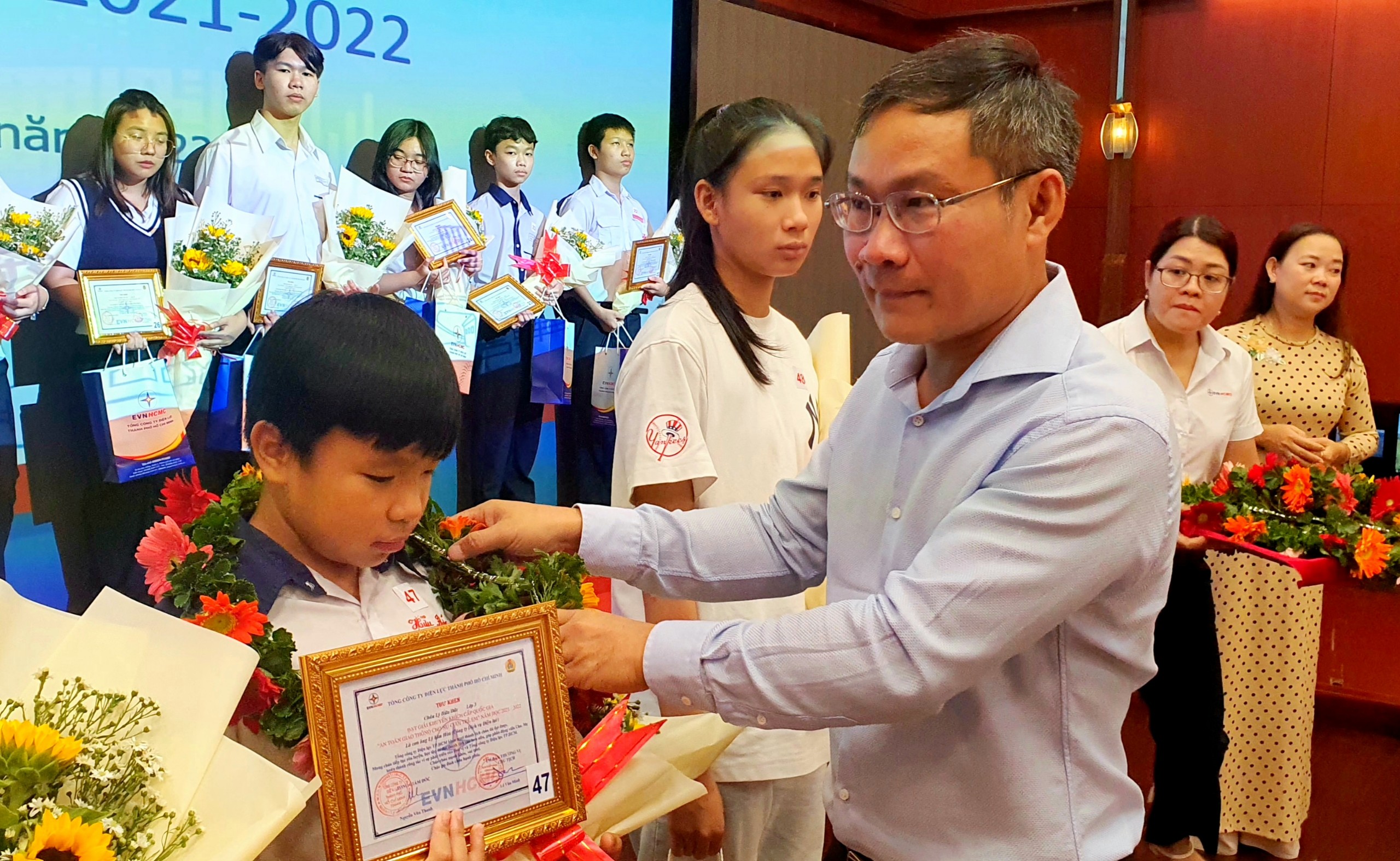 Tổng Công ty Điện lực TP Hồ Chí Minh trao 61 suất học bổng cho con em người lao động