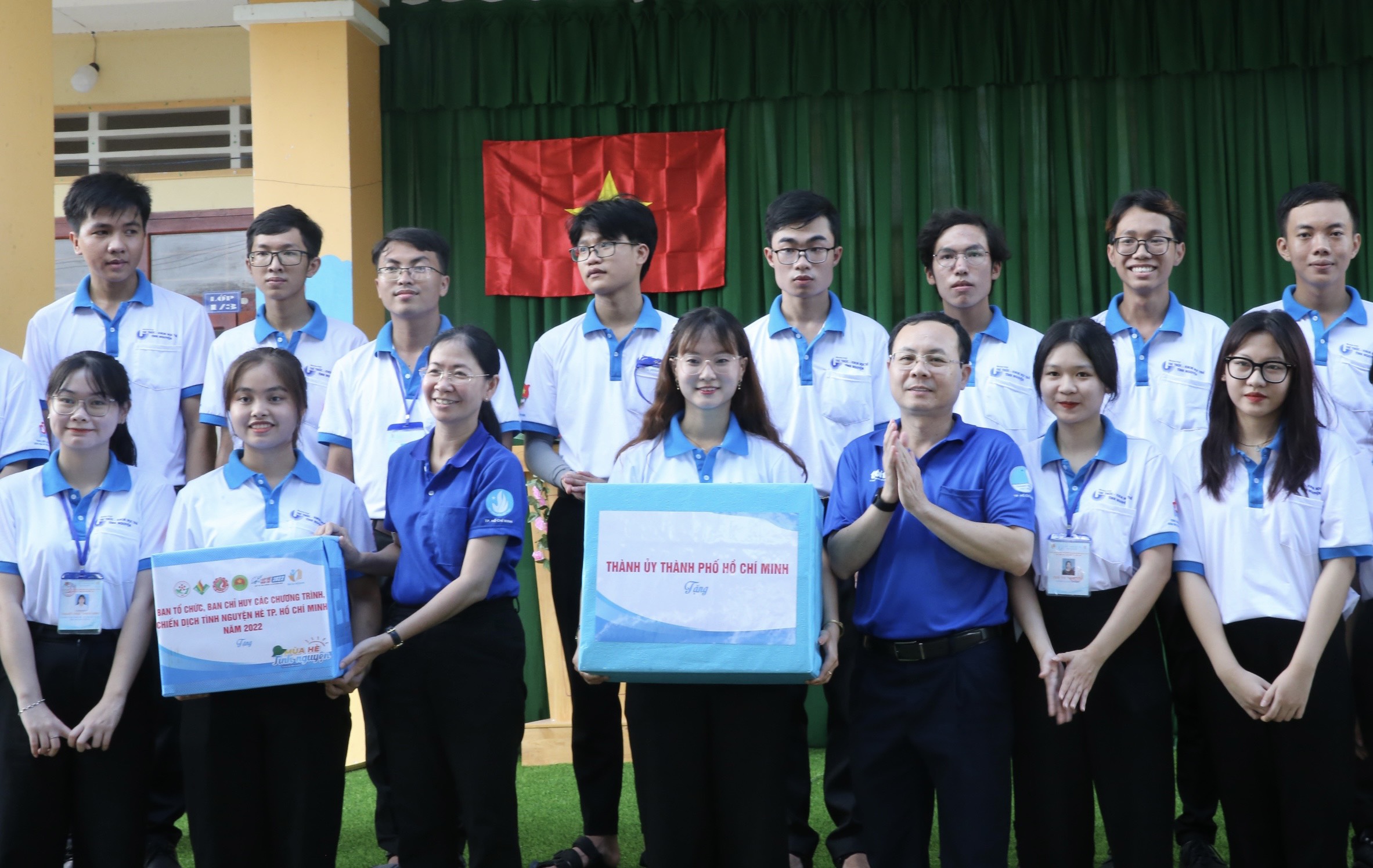 Tặng quà gia đình chính sách tại Đồng Tháp, An Giang và Bến Tre