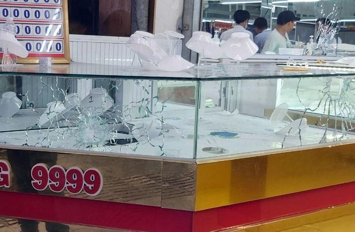 Người dân hôi vàng trong vụ cướp ở Huế có phải chịu trách nhiệm hình sự