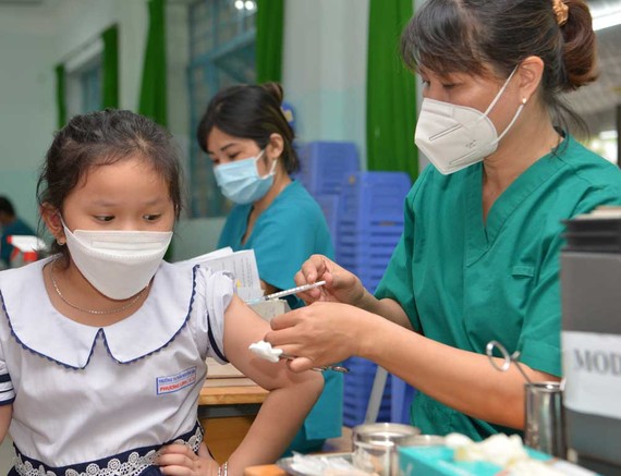 TP Hồ Chí Minh phát động đợt cao điểm tiêm vaccine phòng COVID-19 cho trẻ em