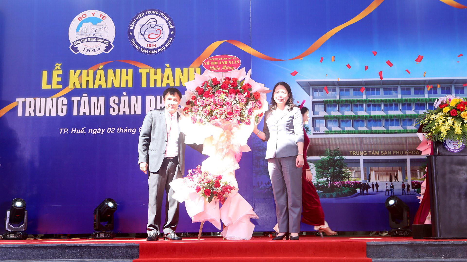 Nâng cao nhận thức về vai trò, trách nhiệm của người thầy thuốc trong bối cảnh mới