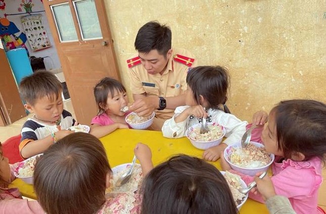 Đồng hành cùng giáo dục vùng cao