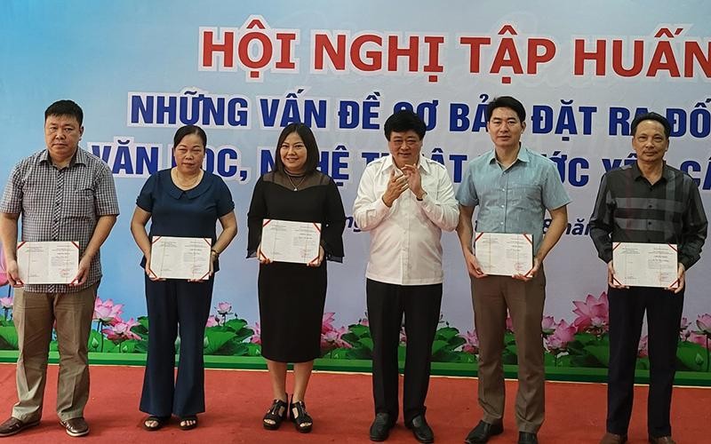 Bế mạc lớp tập huấn bồi dưỡng lý luận, phê bình văn học nghệ thuật