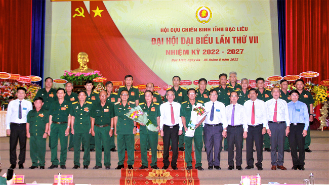 “Đoàn kết, dân chủ, đẩy mạnh xây dựng, chỉnh đốn Đảng”