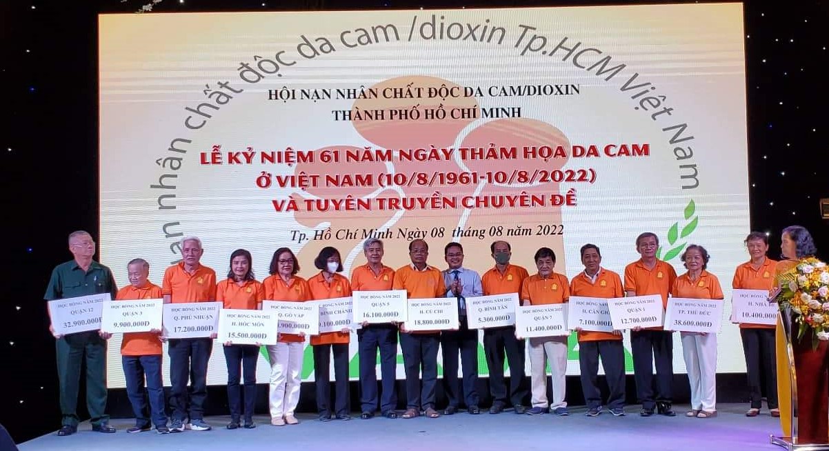 Tấm lòng vàng giúp đỡ các nạn nhân nhiễm chất độc da cam dioxin