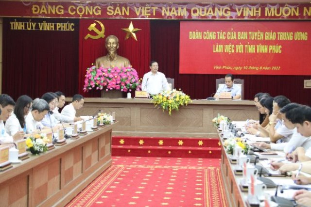 Tiếp tục duy trì đà tăng trưởng cao ổn định xã hội và đảm bảo đời sống của nhân dân của Vĩnh Phúc