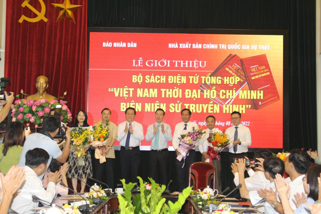 Ra mắt bộ sách điện tử “Việt Nam thời đại Hồ Chí Minh - Biên niên sử truyền hình”