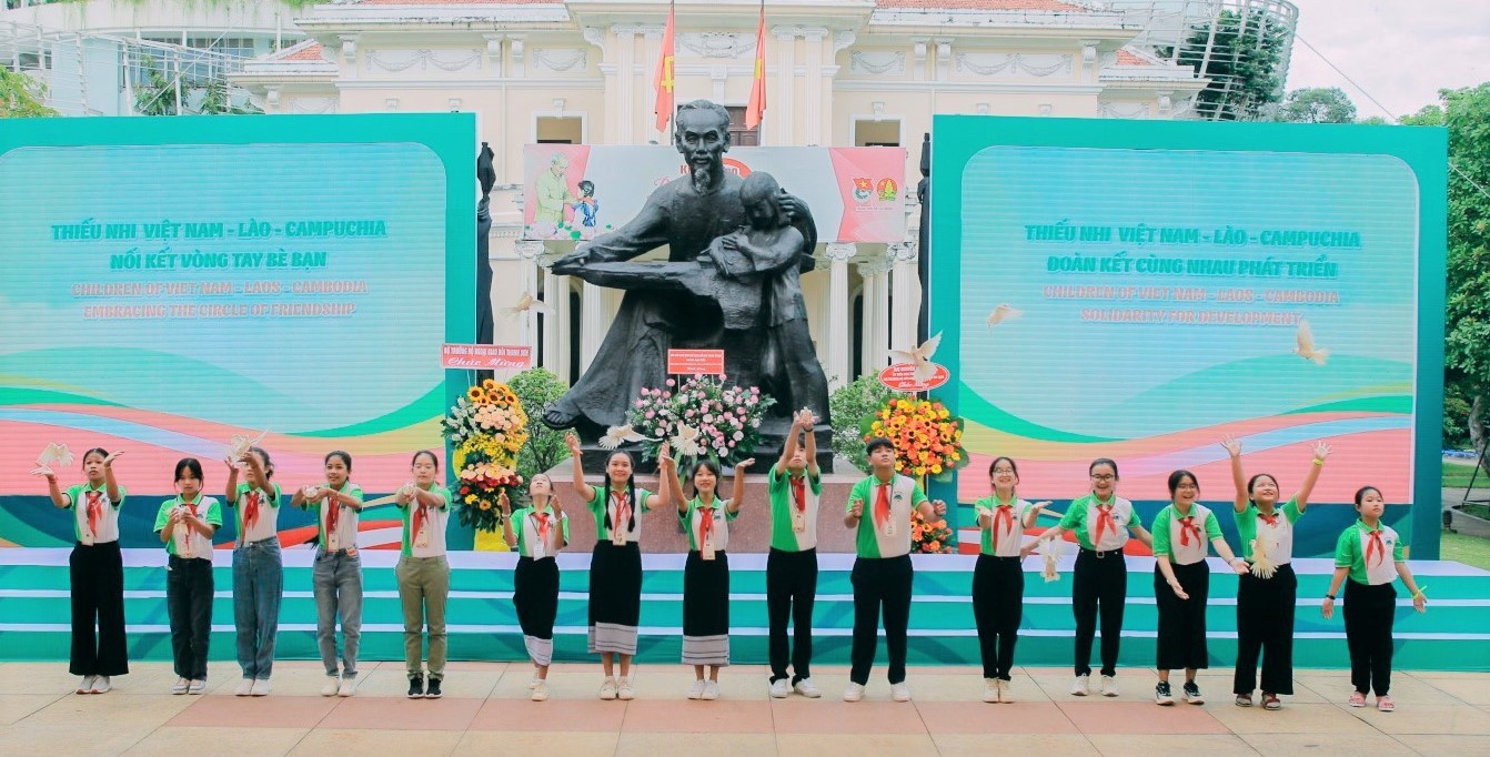 Thắt chặt tình đoàn kết giữa thiếu nhi ba nước Việt Nam - Lào - Campuchia