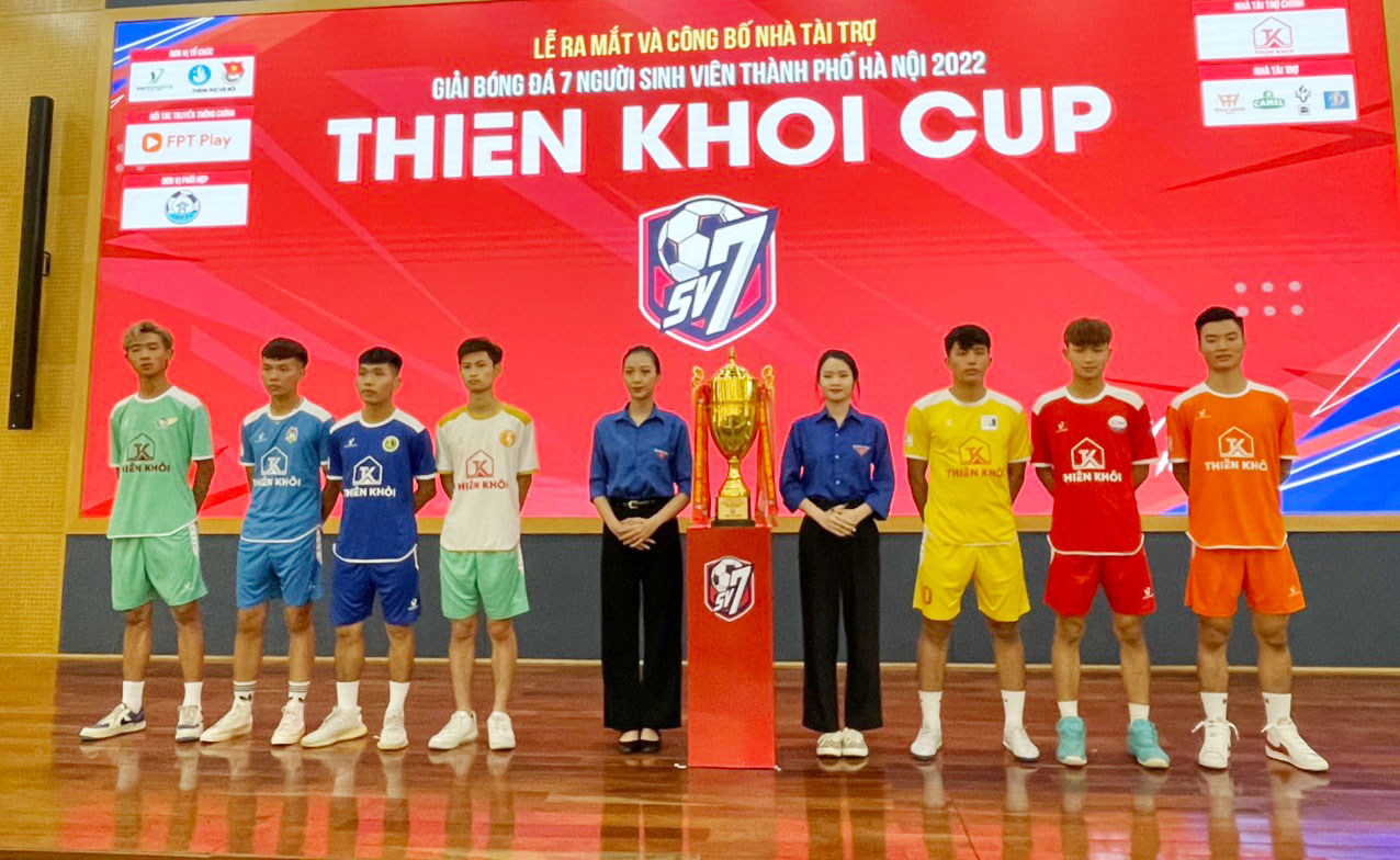 8 đội tuyển tranh tài tại giải bóng đá sân 7 sinh viên thành phố Hà Nội