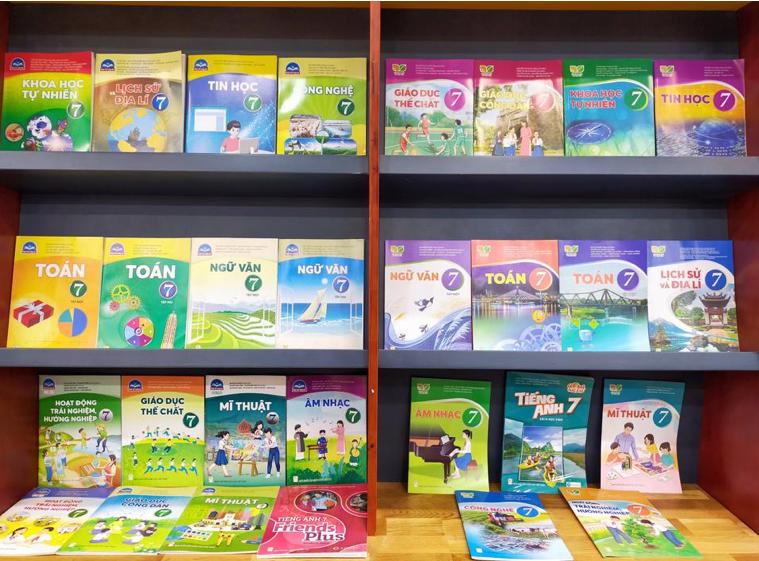 Chuẩn bị đầy đủ sách giáo khoa, cung ứng tới các địa phương trong cả nước