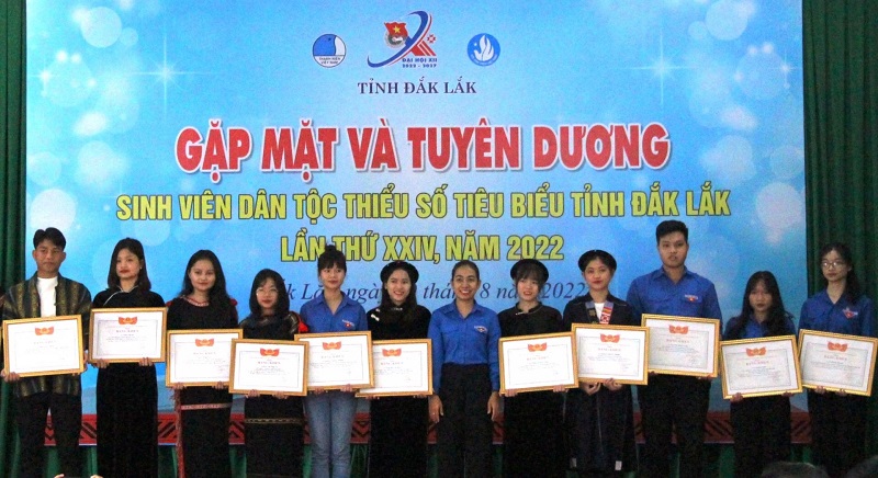 Tuyên dương sinh viên DTTS tiêu biểu tỉnh Đắk Lắk năm 2022