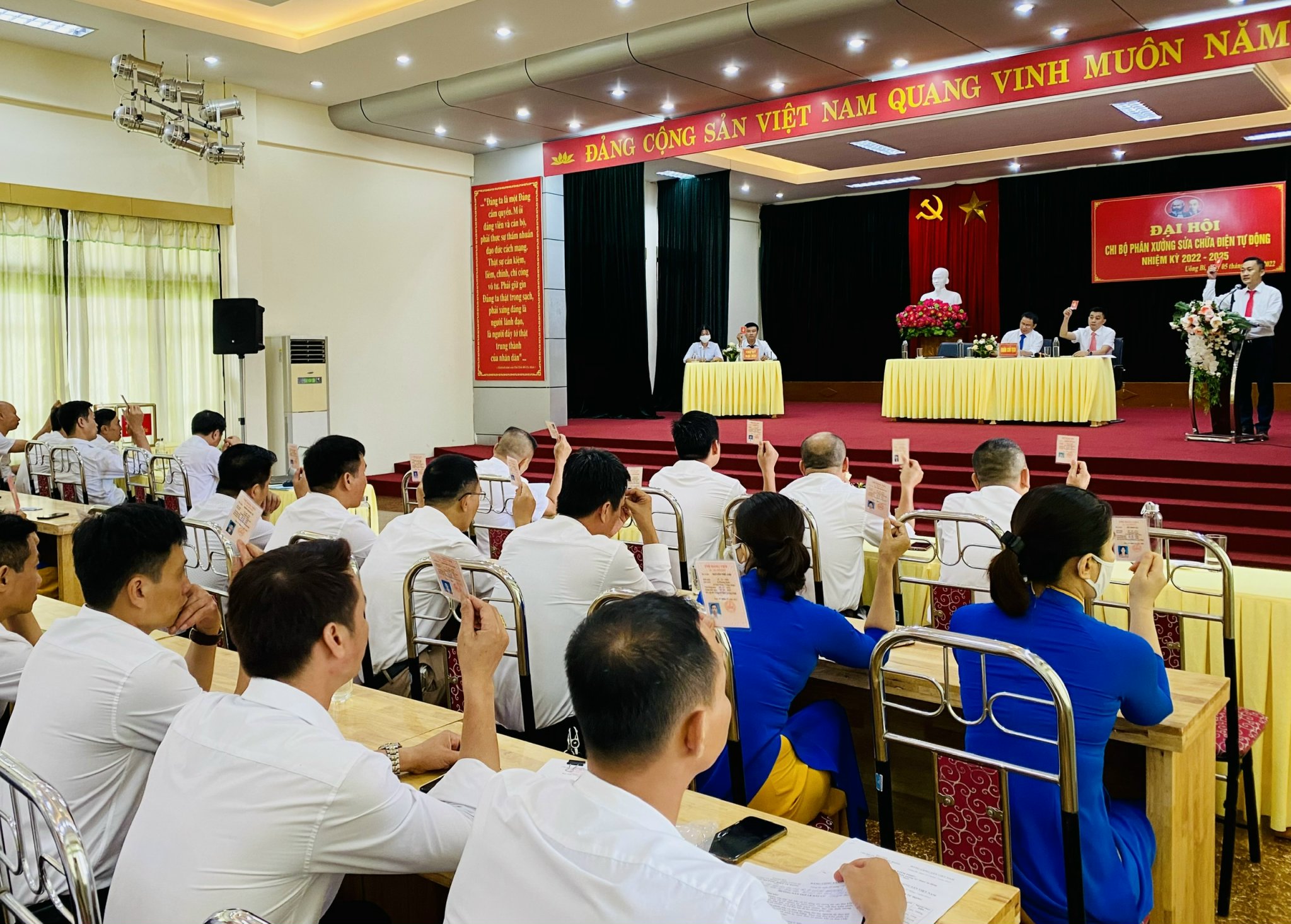 Đảng ủy Công ty Nhiệt điện Uông Bí tổ chức thành công đại hội các chi bộ