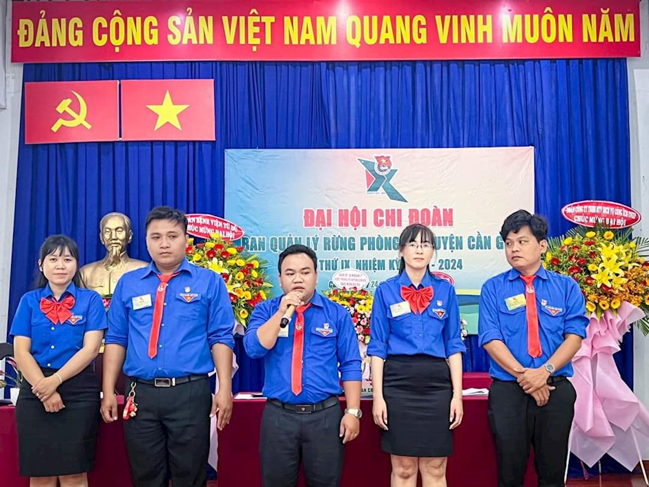 Tích cực chăm lo đời sống bà con hộ giữ rừng