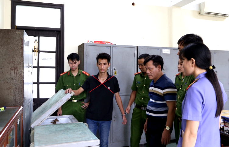 Hà Nam Khởi tố đối tượng nhốt cháu bé 3 tuổi trong tủ cấp đông