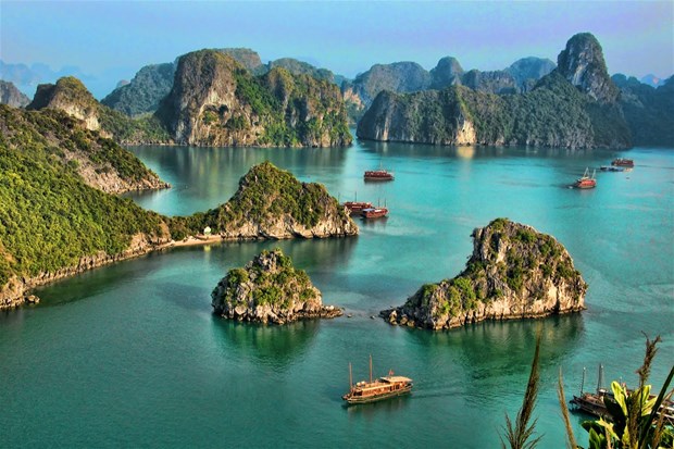 Vịnh Hạ Long lọt top điểm đến đẹp nhất thế giới 2022