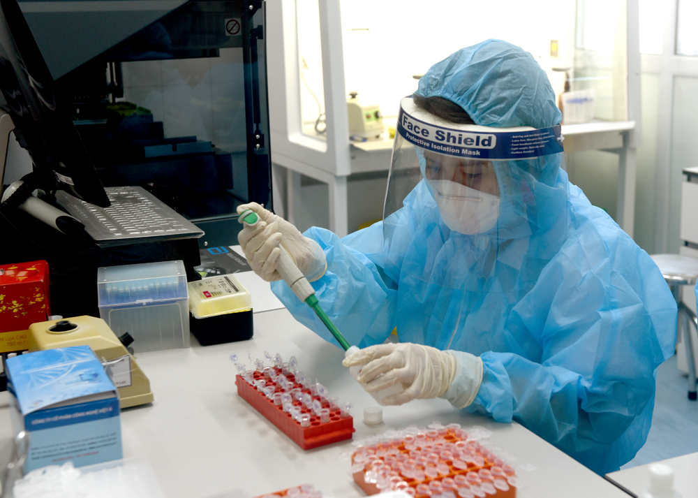 Ca COVID-19 tăng lên 3 295, cao nhất trong 3,5 tháng qua