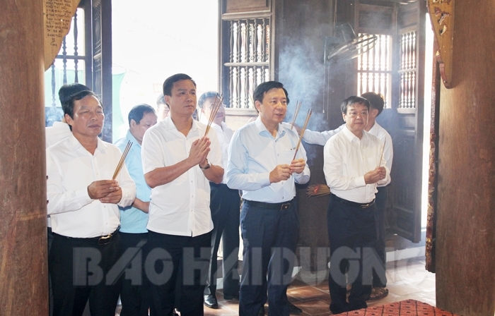 Hải Dương dâng hương tưởng niệm 1 115 năm ngày mất của Anh hùng dân tộc Khúc Thừa Dụ