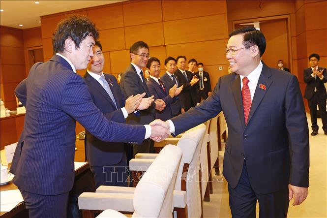 Chủ tịch Quốc hội Vương Đình Huệ tiếp Đoàn Ban Thanh niên Đảng LDP Nhật Bản